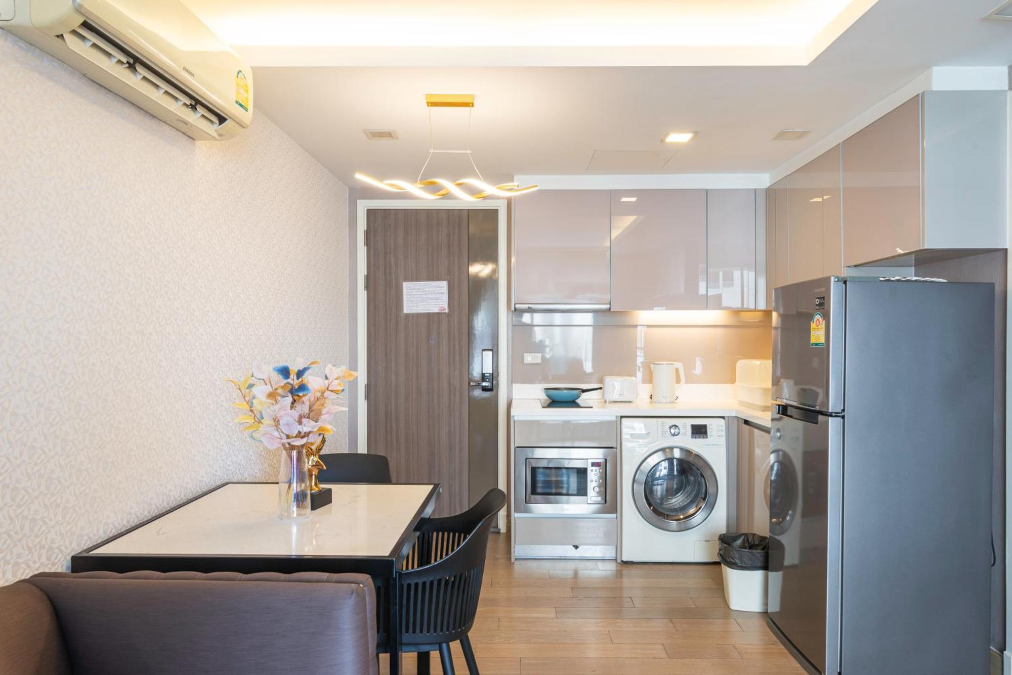 דירות בנגקוק Dazzle Sukhumvit 7 By Lefoyer מראה חיצוני תמונה